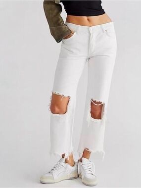 Free People White Maggie Mid-Rise Straight Distressed Leg Size 30